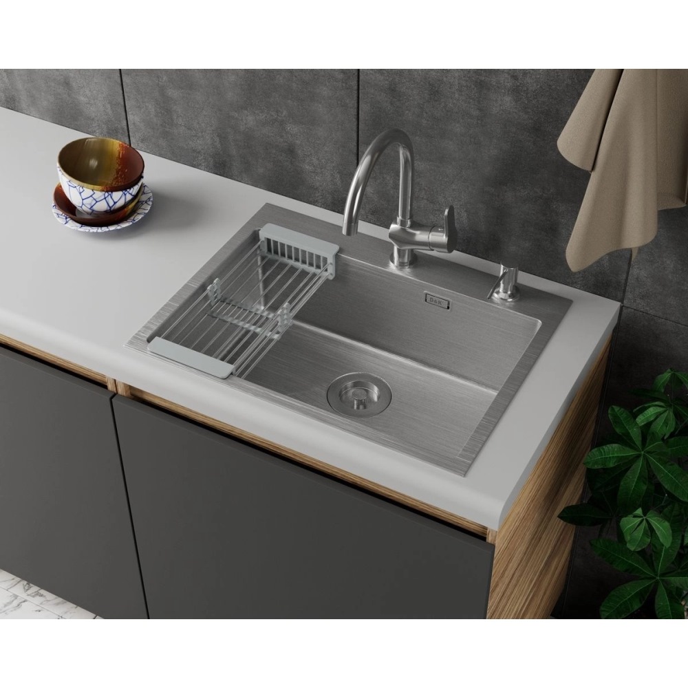 Мойка кухонная D&K 60х45 выпуск с переливом, корзина, дозатор Сатин DKS604504 Мойка кухонная D&K 60х45 выпуск с переливом, корзина, дозатор Сатин DKS604504 — изображение 2